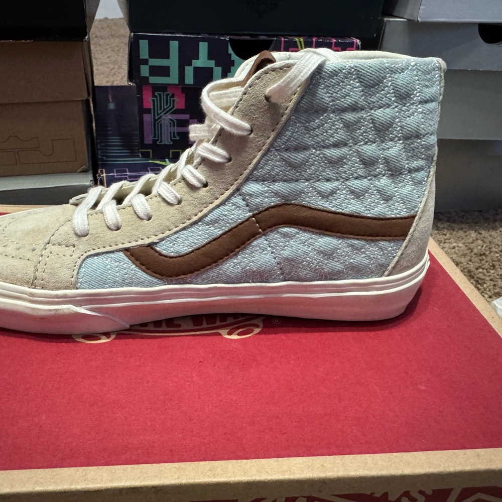 High-Top Sneakers with Brown Stripe